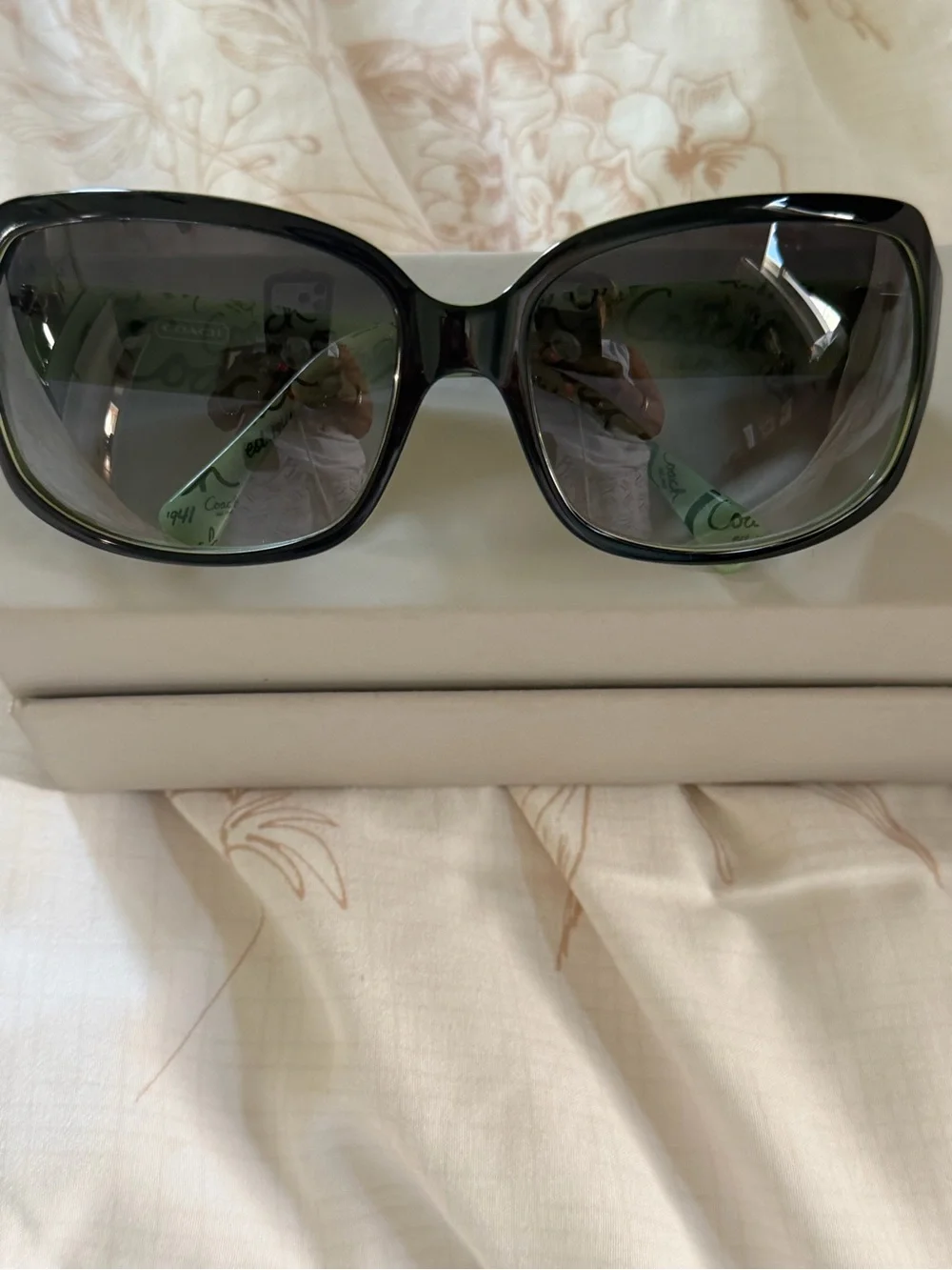 Authentic Coach Ginger Women's Black oversized Sunglasses S496